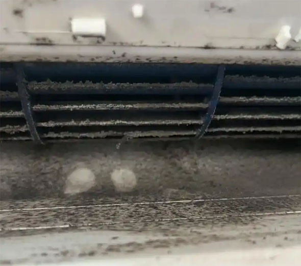 沙湾空调吹的风有股烧焦味是怎么回事